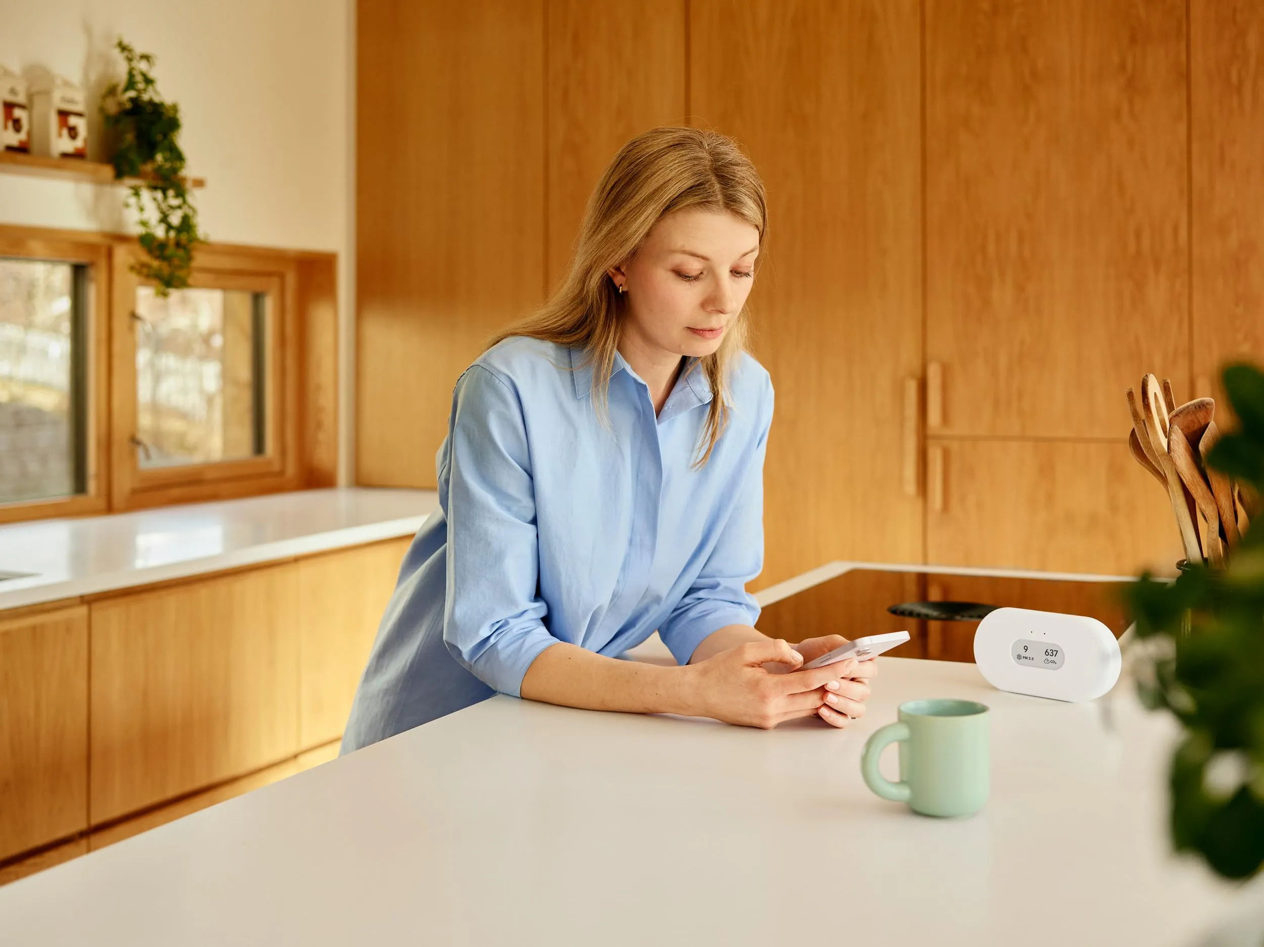 Airthings 2960 View Plus - Battery Powered Radon & Air Quality Monitor (PM, CO2, VOC, Humidity, Temp, Pressure)