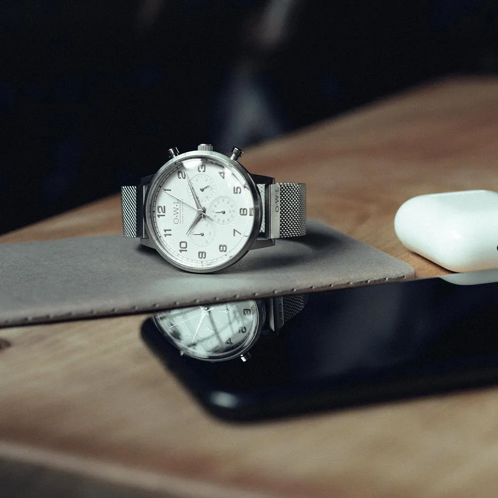 KINGSBRIDGE MATTE SILVER CASE, WHITE SUBDIAL FACE & SILVER MESH STRAP WATCH