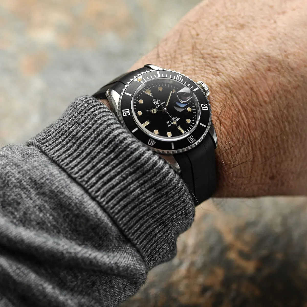 WatchGecko Curved Ends  Rubber Watch Strap - Black
